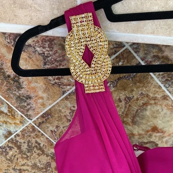 XSCAPE One Shoulder Evening Gown with Jewel Shoulder Embellishment Size 4 - Picture 3 of 13